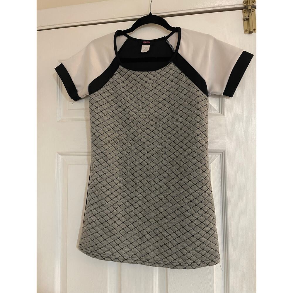 Black and white patterned t-shirt size medium